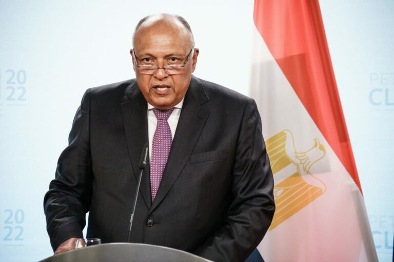 وزير الخارجية المصري يحذر من استغلال أوضاع غزة المزرية للتحريض على النزوح