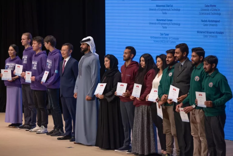 تكريم الفائزين في مسابقة هواوي لتقنية المعلومات والاتصالات بالشرق الأوسط وآسيا الوسطى