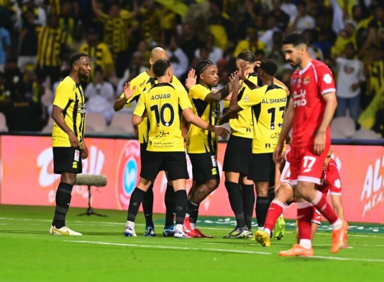 دوري-روشن:-الاتحاد-يتغلّب-على-مستضيفه-الوحدة-(4-–-1)-وينفرد-بالصدارة