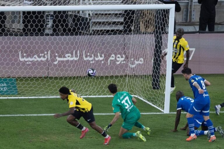 دوري-روشن:-الاتحاد-يفوز-على-الهلال-بنتيجة-(4-–-1)