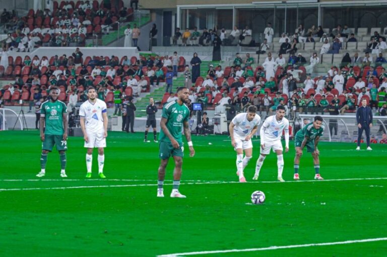 دوري-روشن:-الأهلي-يفوز-على-الفتح-بثنائية