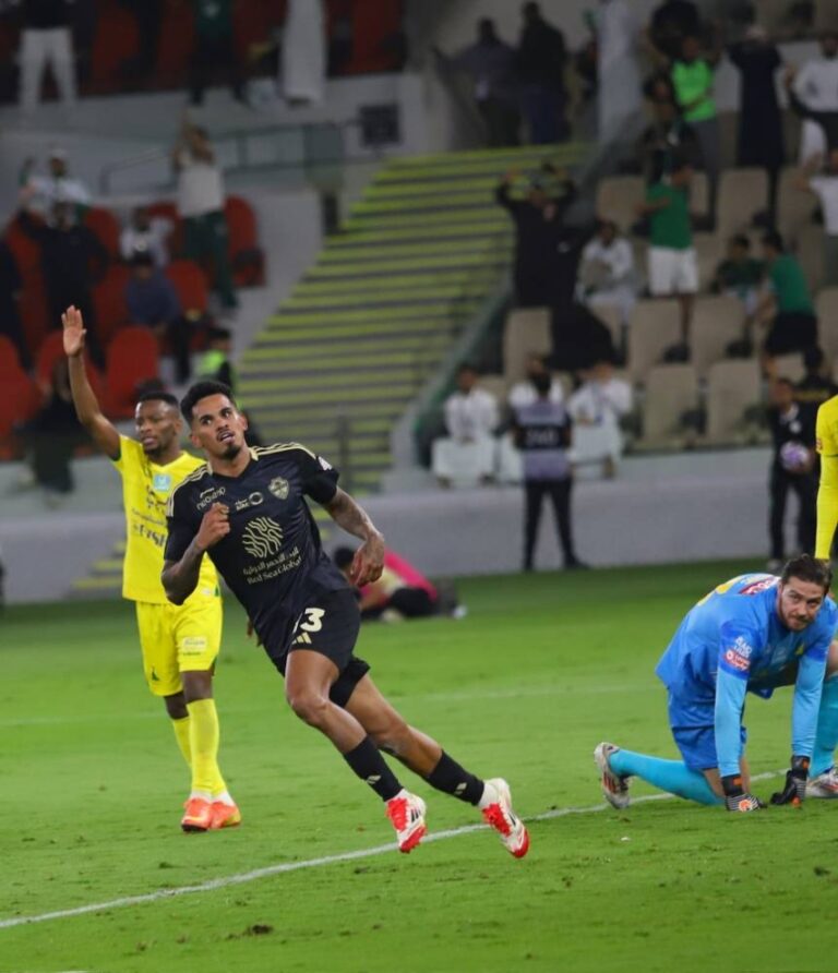 دوري-روشن:-الأهلي-يتعادل-مع-الخليج-بنتيجة-(2-–-2)